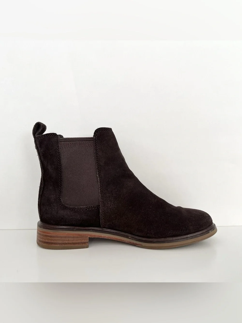 Clarks Women's Brown Suede Ankle Booties Size 6.5 Flat Walking Comfy Preppy